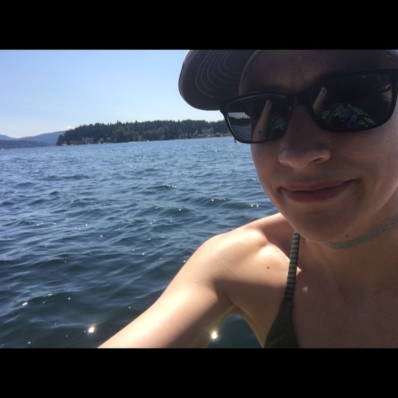 Meet your Posher, Hannah - Picture 2 of 4